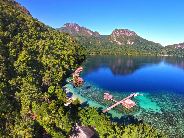 Pantai Ora, Pulau Seram.