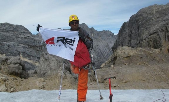 Sabar Gorky di Carstensz Pyramid.