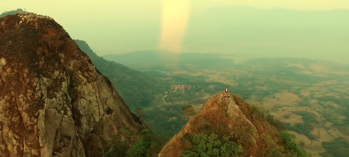 Bukit andesit yang menunggu ditaklukkan