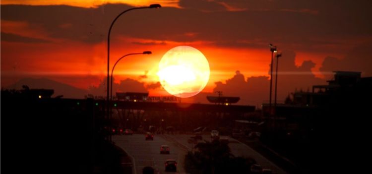 sunset di tengah kota