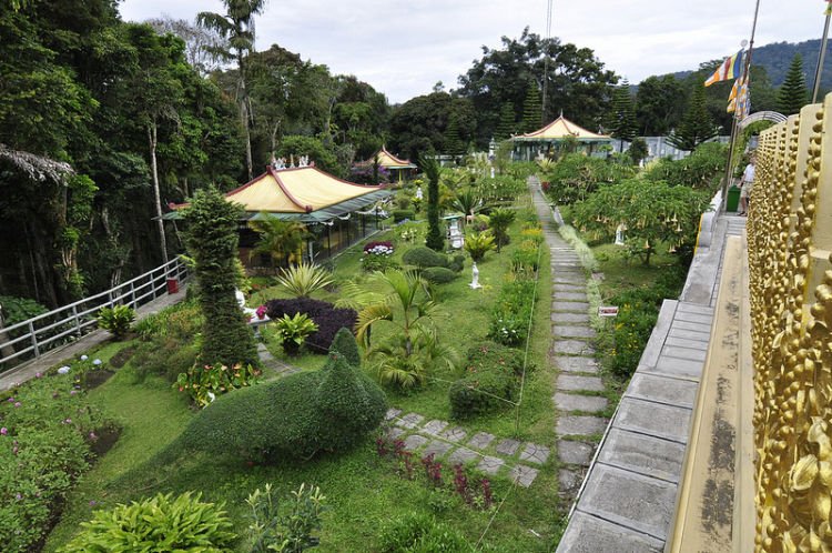 View dari samping Pagoda.