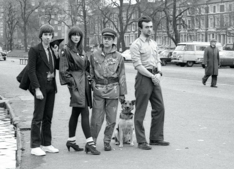 Throbbing Gristle tahun 1975.