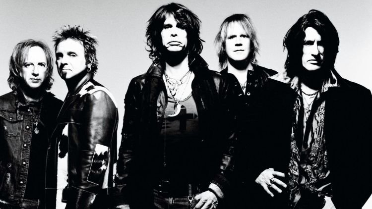 Aerosmith dengan I Do't Want to Miss a Thing-nya setia kamu selipkan dalam playlist-mu.