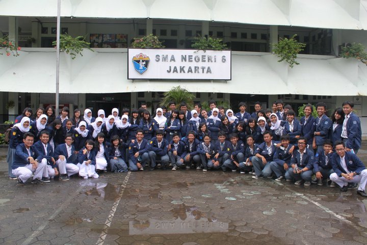 Irwan pernah sekolah di SMA 8 Jakarta.