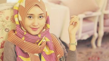 8 Style Fleksibel Ala Dian Pelangi: Cewek Yang Tidak Berhijab pun Wajib Menyimak!