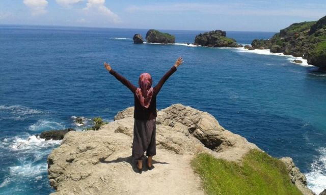 indahnya pantai siung dari ketinggian