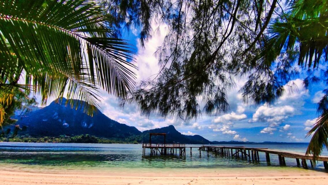 Pantai Ora, Maluku Tengah, Maluku