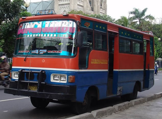 Ilustrasi, metromini yang sedang mencari penumpang.