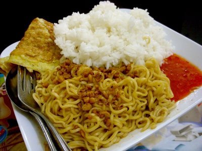 tetep pakai nasi meski seharusnya nggak boleh pakai nasi