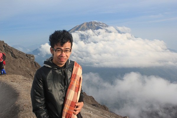 Penampakan Gunung Merbabu dari Puncak Merapi