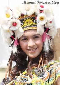 gadis dayak