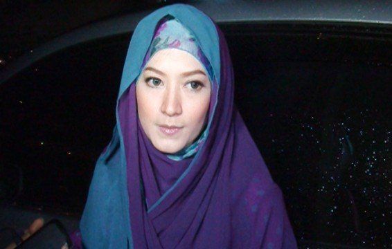 Lyra Virna juga sempat berselisih dengan sang Bunda. Meski begitu Lyra kini sudah berdamai dengan sang Bunda.