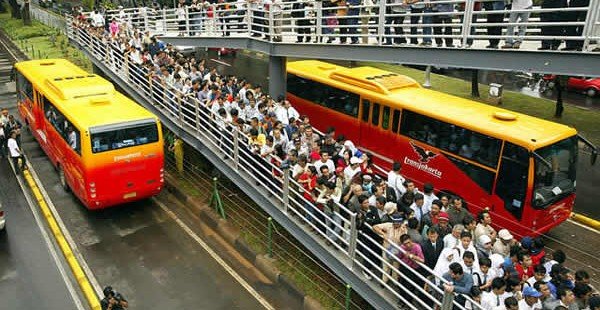 kalau tetap mau pakai jalur khusus, yuk sini naik transjak dulu