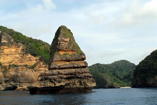 Berkemah di Pulau Tanpa Penduduk : Pulau Nusa Barung