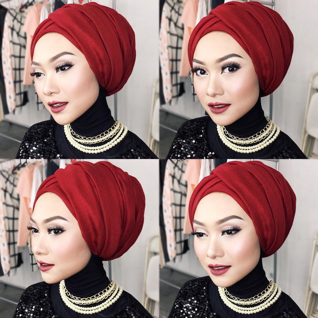 Hijab Pakai Anting