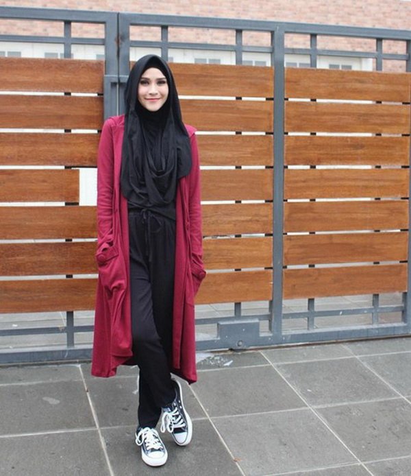 Baru dan Cuma Punya Satu Hijab Warna Hitam? Jangan Khawatir, Kamu Bisa Kok Tetep Kece