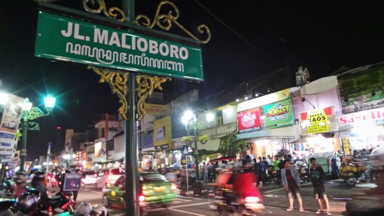 malioboro di waktu malam