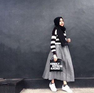 Baru dan Cuma Punya Satu Hijab Warna Hitam? Jangan Khawatir, Kamu Bisa Kok Tetep Kece