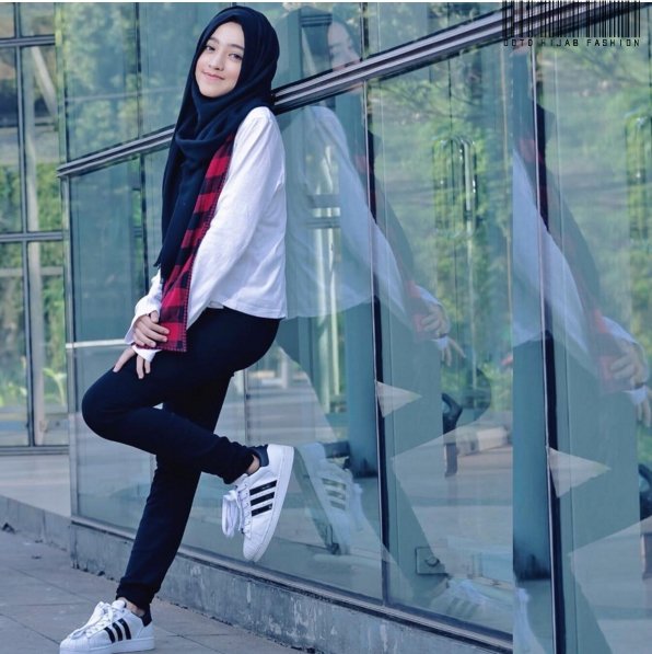 Baru dan Cuma Punya Satu Hijab Warna Hitam? Jangan