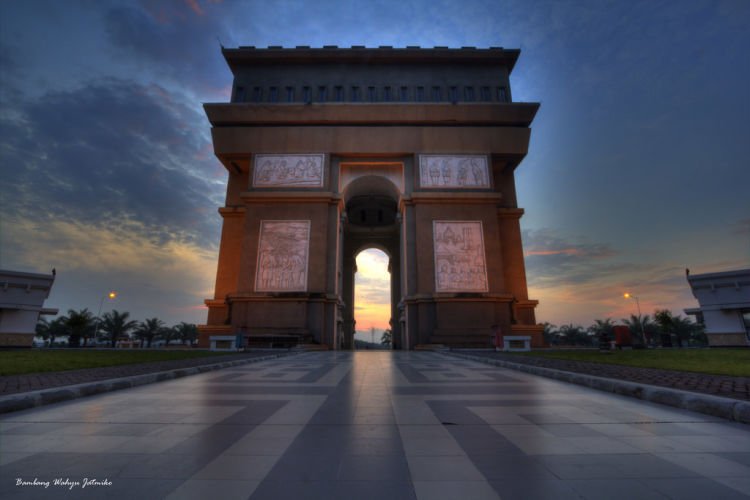 Monumen Simpang Lima Gumul