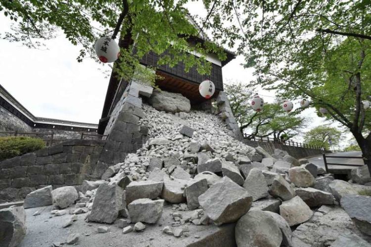 Kumamoto castle setelah gempa