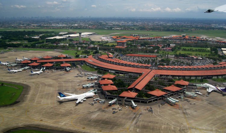 Bandara tersibuk di Indonesia.