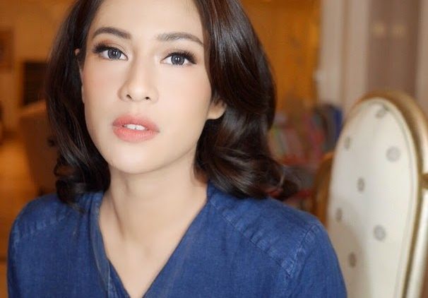 10 Mama Cantik, Bikin Cowok-Cowok Gak Berenti Melirik