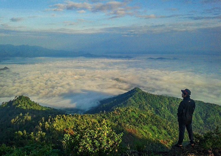 Samudera awan gemawan~ by: @vikriazhari