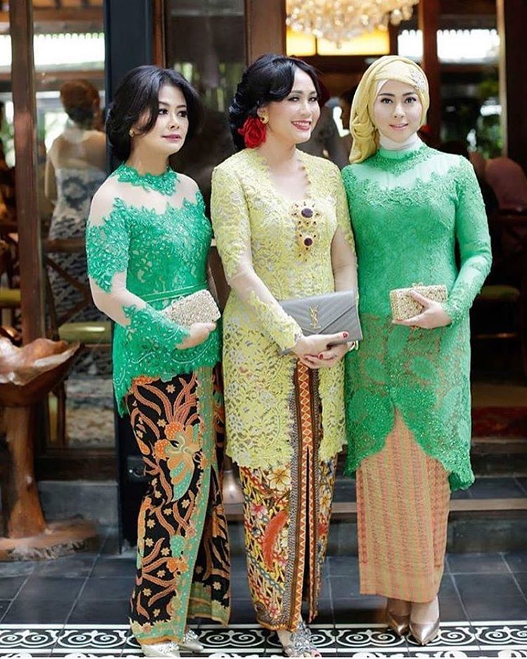 buat cewek-cewek berisi nih @kebaya_inspiration