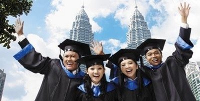 Kuliah di Malaysia aja. Bisa saja jodohmu dari negeri Jiran.