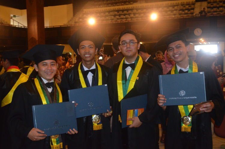 Wisuda!