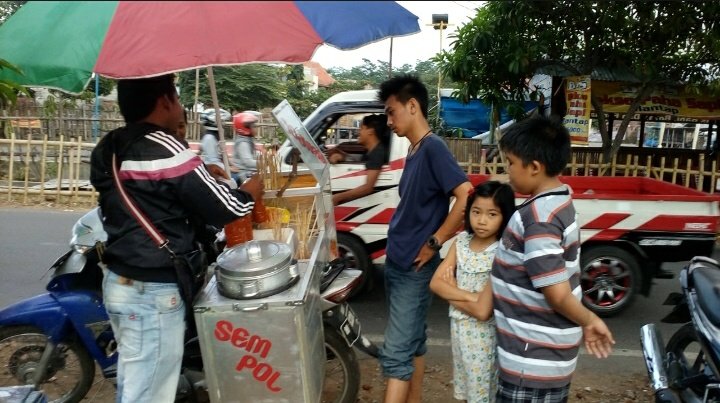 Ini Nih Alasan Makanan Sempol Bisa Booming Banget di Malang