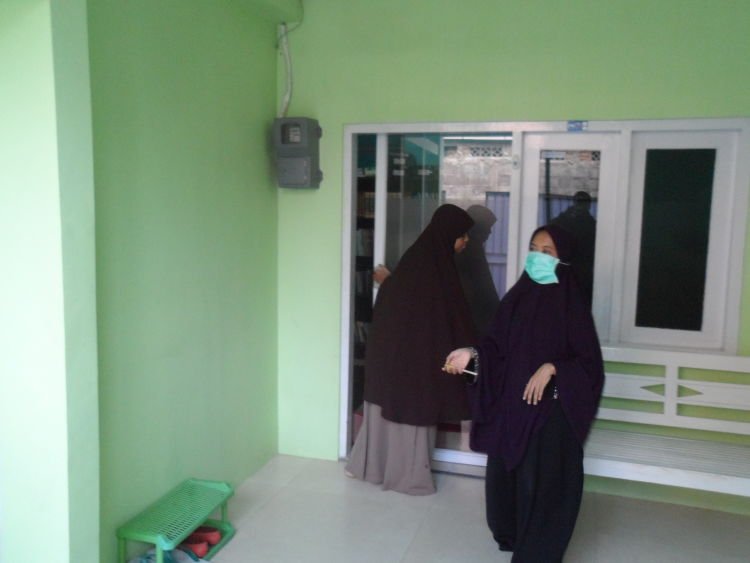 Dokter Hana ketika menunjukan salah satu ruangan tempat mengajar Bahasa Arab,