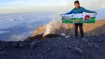 Willem Sigar Tasiam, Pencetus Maraton Gunung di Indonesia yang Akan Taklukkan 50 Gunung dalam 40 Hari! Luar Biasa!