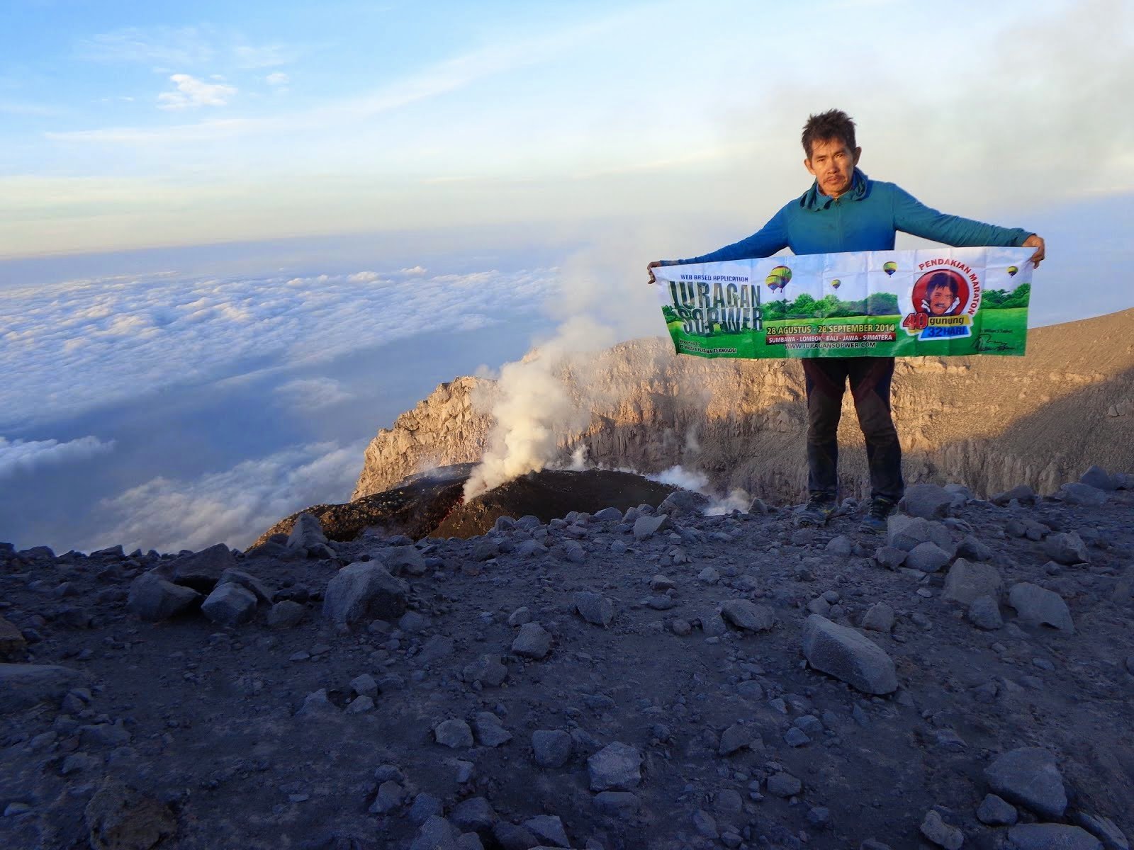 Willem Sigar Tasiam, Pencetus Maraton Gunung di Indonesia yang Akan Taklukkan 50 Gunung dalam 40 Hari! Luar Biasa!