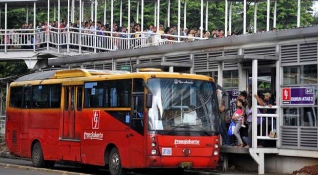 18 Hal yang Menandakan Jam Terbangmu di Transjakarta Udah Tinggi. Sabi!