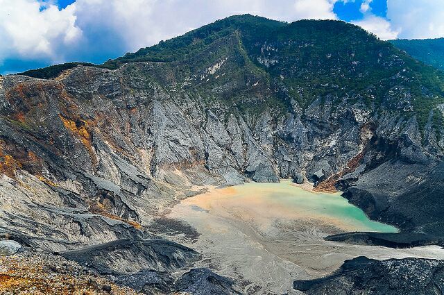 Gunung Tangkuban Parahu