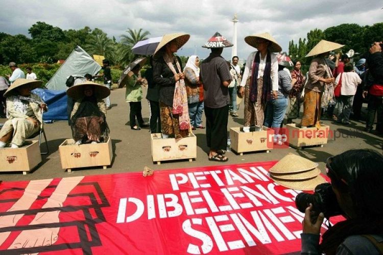 Petani Dibelenggu Semen