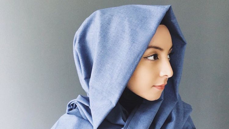 5 Cara Gampang Pakai Pashmina. Dari Mulai Milih Bahan Sampai Tutorialnya. Supaya Penampilan Berhijabmu Makin Maksimal!