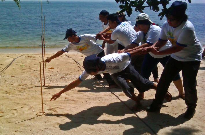 5 Hal yang Bikin Acara Makrab Kalian di Pantai Makin Asyik