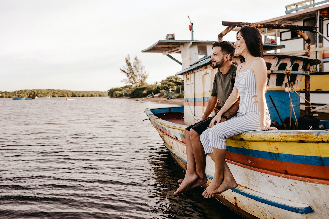 Sayang, Saat Ini Cintai Aku Sekadarnya Saja. Cinta Buta Justru Tak Akan Membawa Kita ke Mana-mana