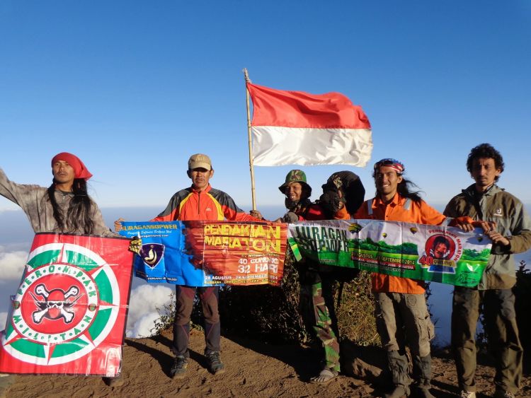 Willem dan komunitas pecinta alam Perompak.