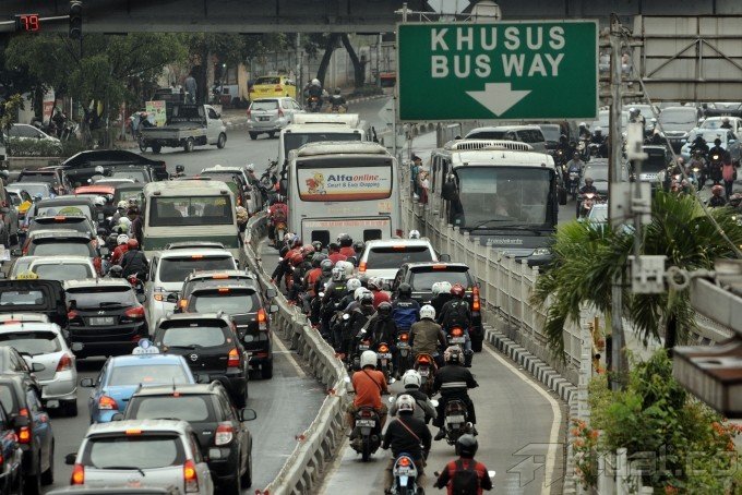 khusus busway, bapak ibu..