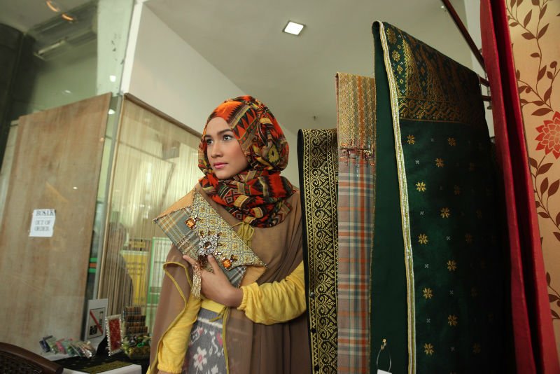  Inspirasi  Fashion Etnik untuk  Kondangan  Selain Kebaya 