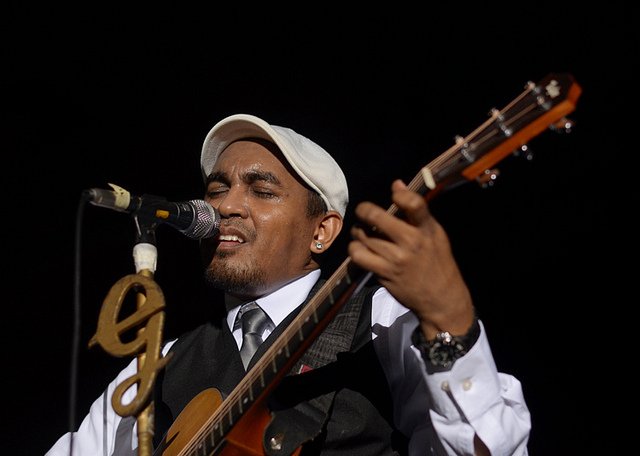 Glenn Fredly dengan suara jazzy-nya mampu bikin