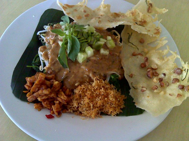 Pecel bumbu kacang yang enak