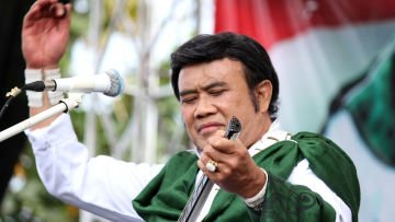 Mau Ikut Goyang Apa Enggak, 8 Lagu Bang Haji Rhoma Irama Ini Mungkin Banget Adalah Soundtrack Hidupmu!