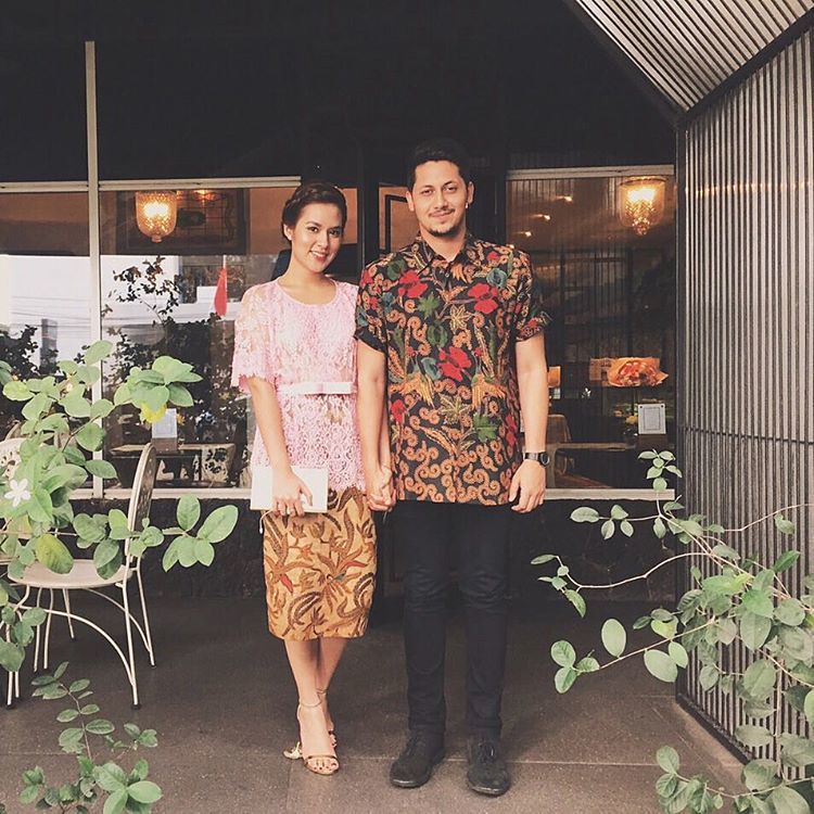 Bareng sang pacar, Raisa. Meski sempat putus, keduanya udah balikan lagi kok.