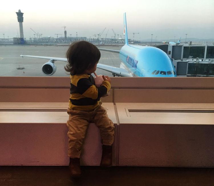 Baby El bisa jadi bakalan jadi pilot nih.