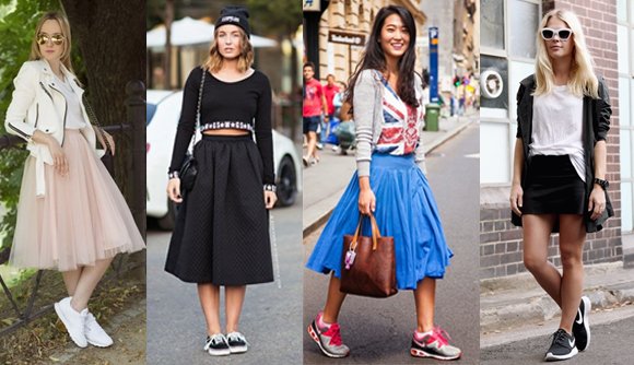 mix and match rok dengan sneakers memang juara